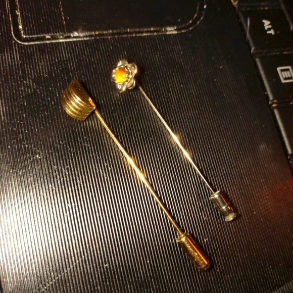 Two very exquisite 1940s stick pins / brooches - Picture 1 of 2